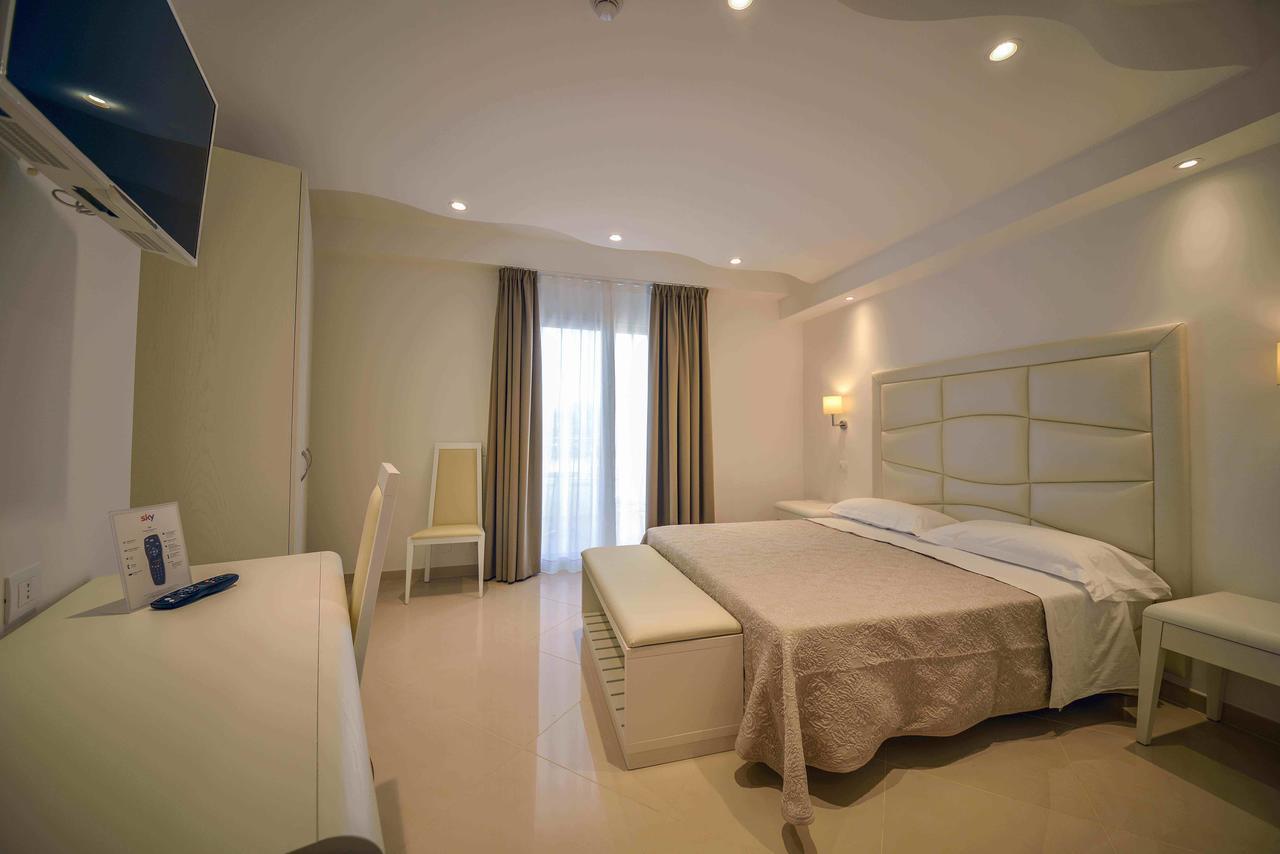 Hotel Corona Beach Peschici Exterior photo